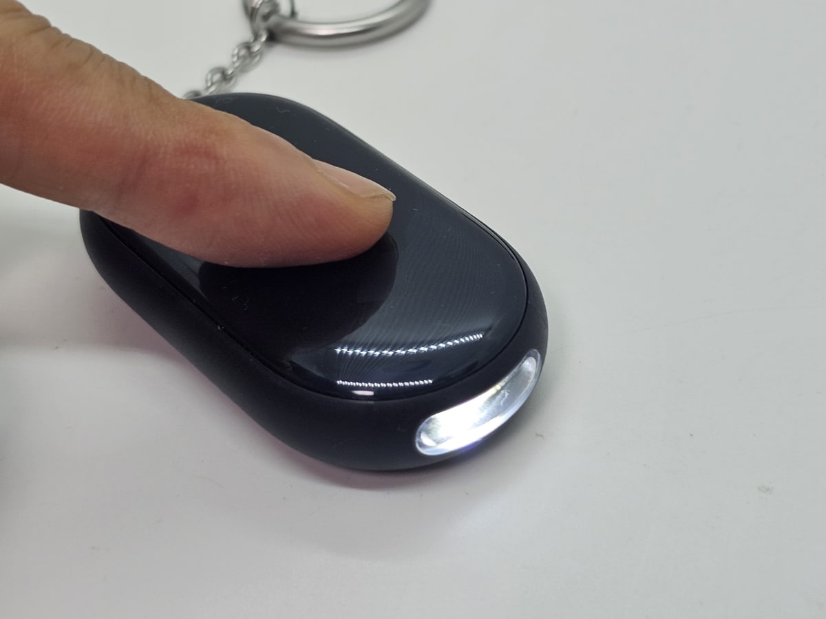 本体のボタンを押すとLEDライトが点灯する