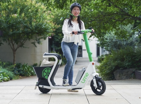 Lime、座れる電動シートボードの名称を「ラクモ」に決定