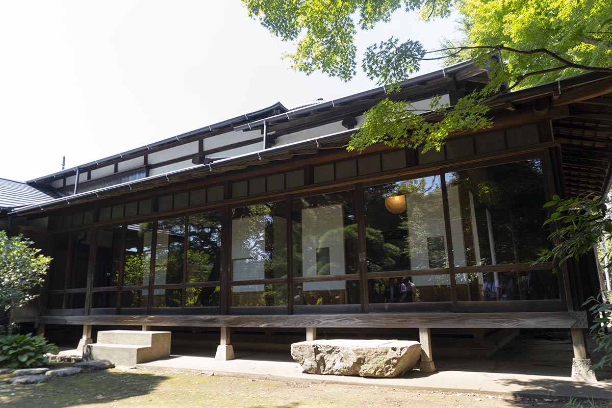 庭から見た縁側