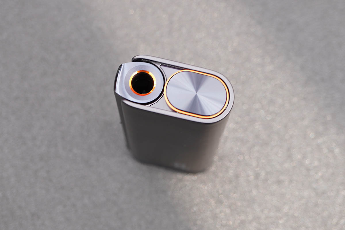 ケース一体時のデバイス上面