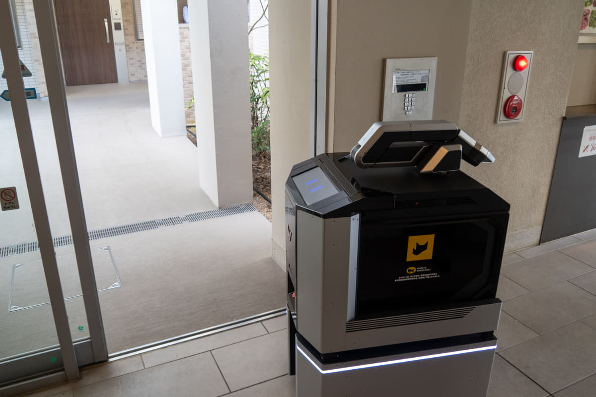 セキュリティドアを開錠する様子