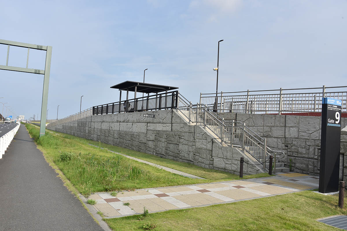 羽田空港の第3ターミナルと第1・第2ターミナル間に整備された展望緑地