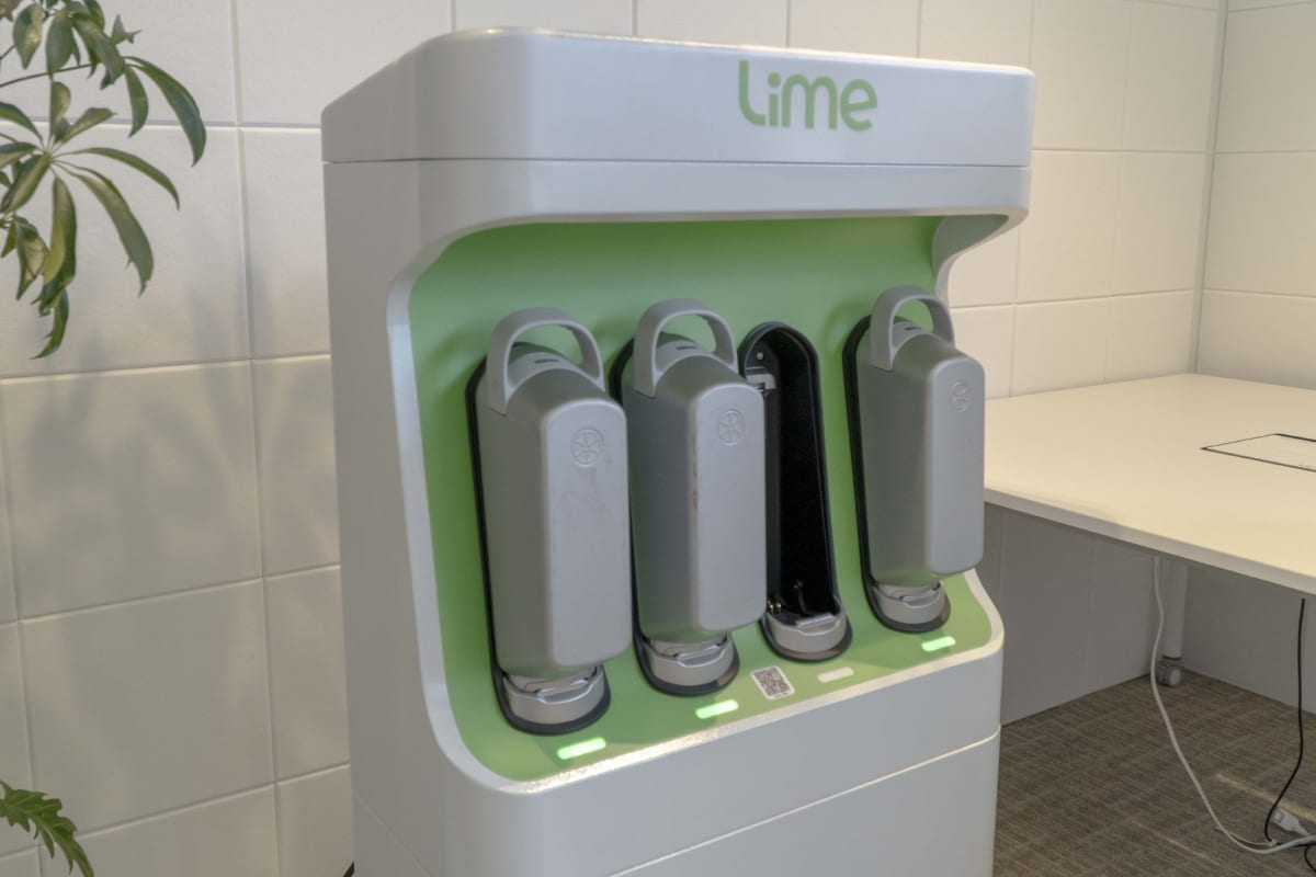 バッテリースワップステーション(4月撮影)