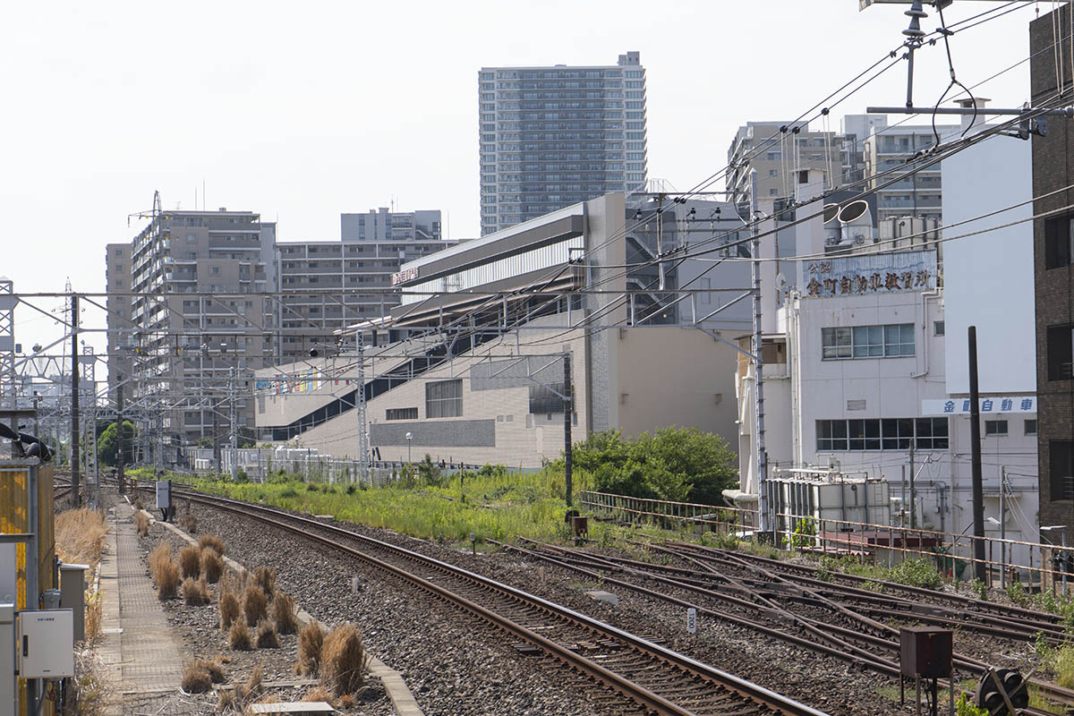 MARK ISは金町駅ホームからも見える