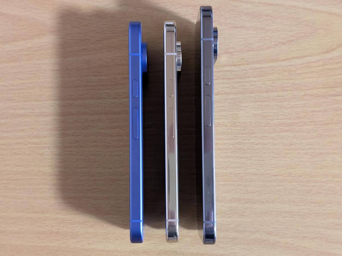 縦持ち時の右側面に電源ボタンと音量ボタン