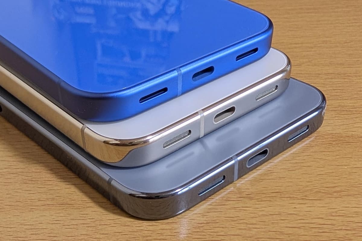 下側。中央がUSB Type-C端子