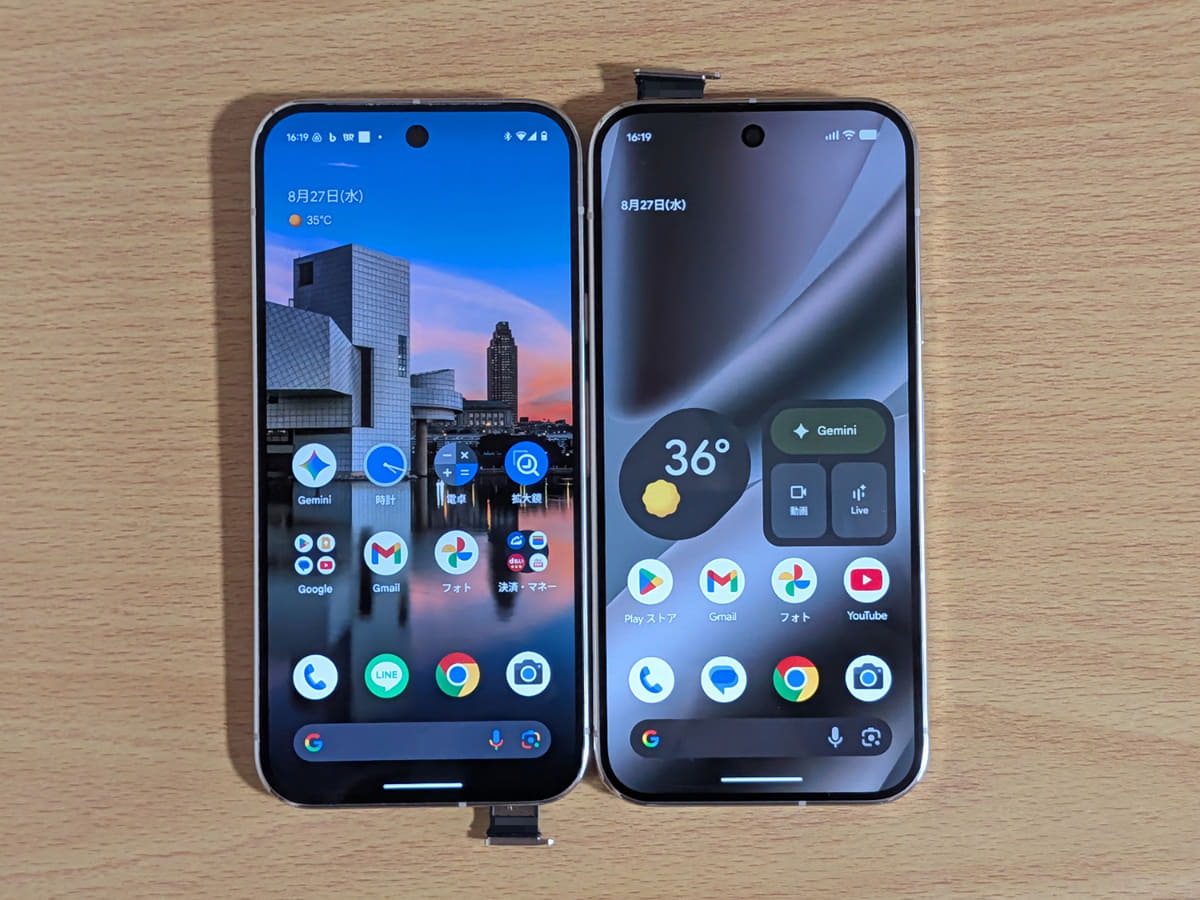 Pixel 10 Pro(右)のSIMカードトレイは上側