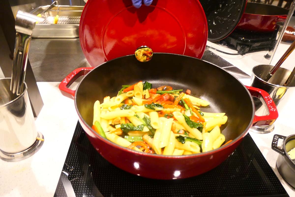 ビュッフェ形式