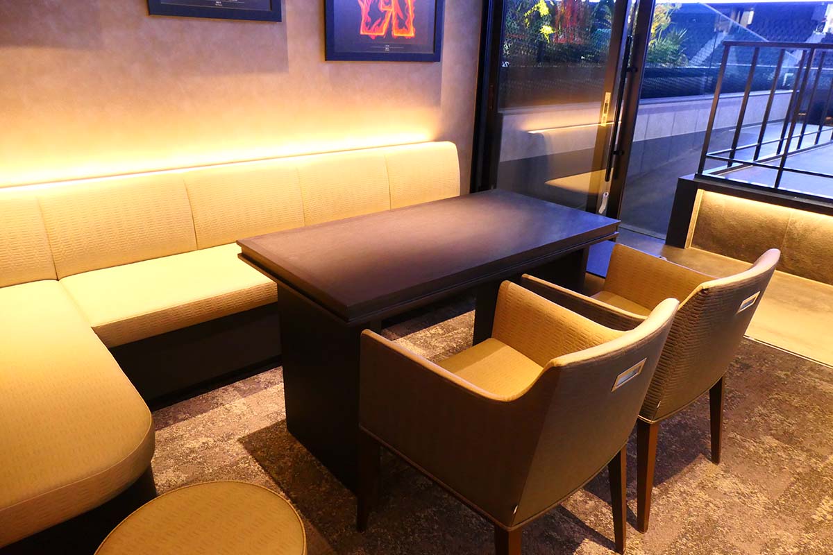 ルーム2「ALVARK」定員15名。個室付き