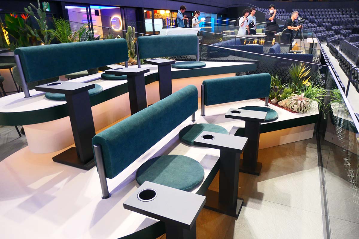 大都市でありながら緑地が多いという東京の特性から着想を得たルーム。トヨタアルバルク東京が推進するサステナビリティの活動で目指す、自然豊かな地球も表現している