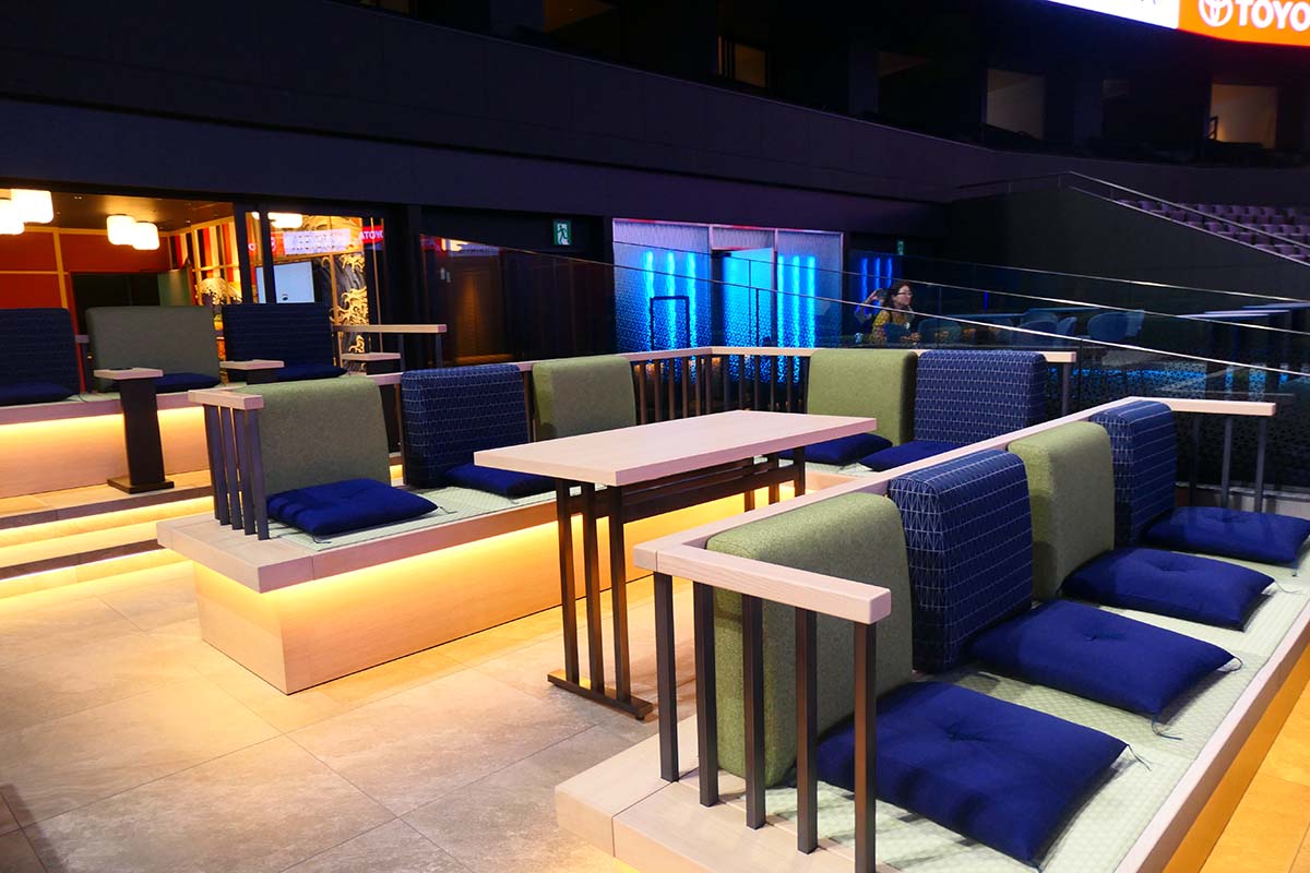 江戸東京の下町情緒、歴史・文化的魅力を表現。畳と座布団で構成されたシートを用意する