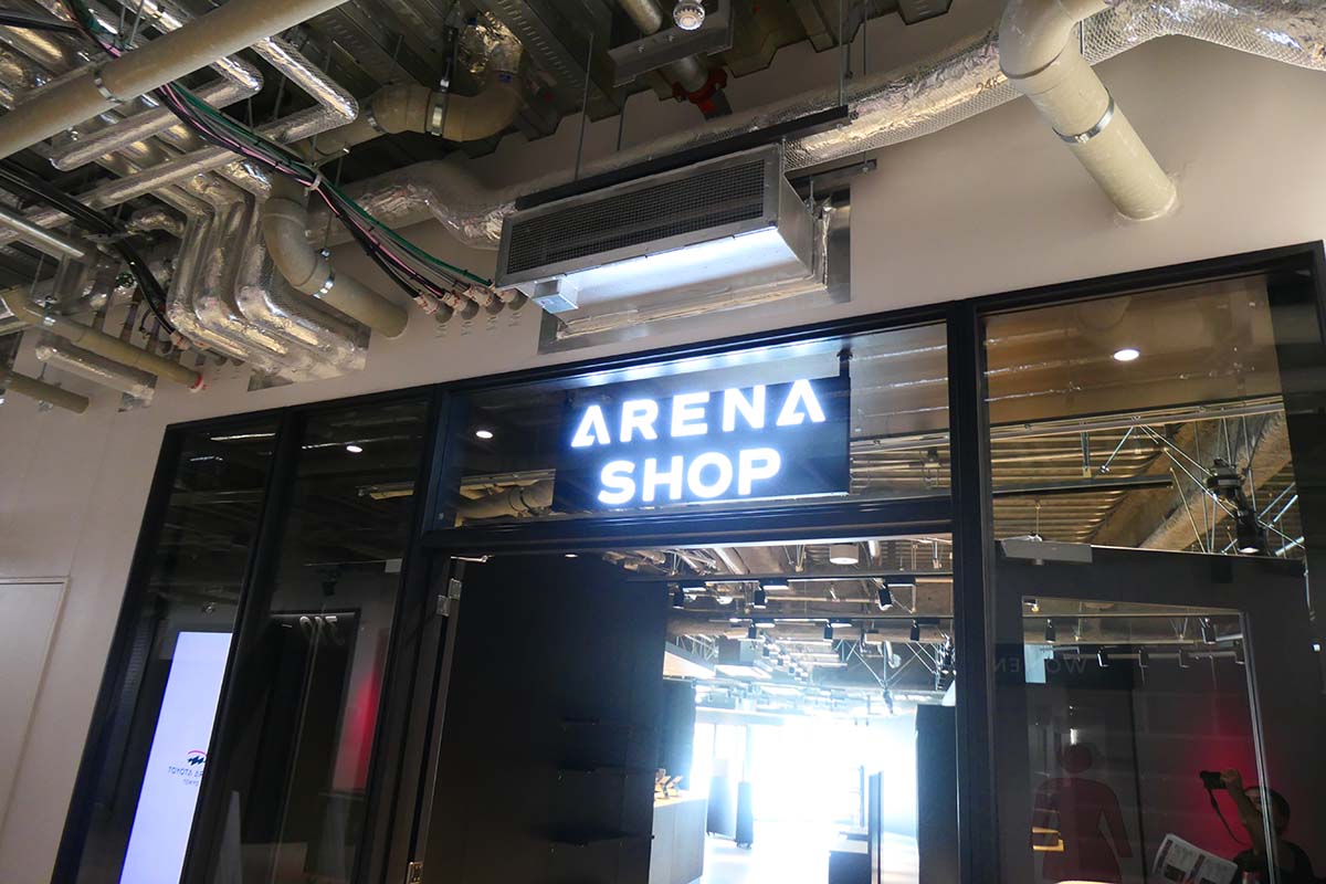 アルバルク東京・アリーナグッズを展開する「オフィシャルショップ」