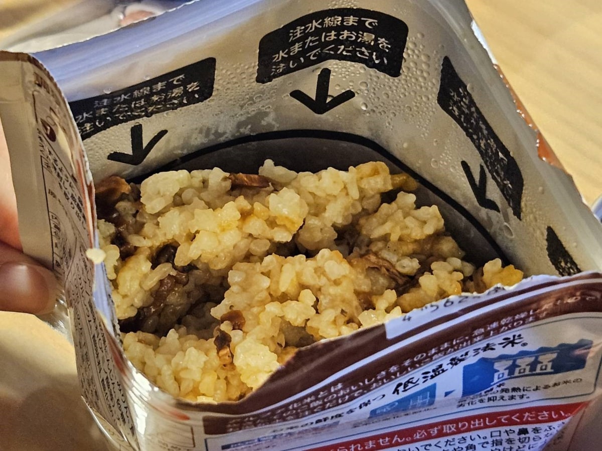 きのこご飯。お湯で15分