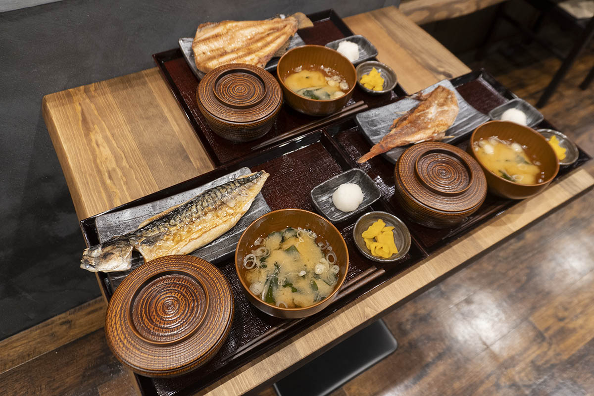 炭火焼干物食堂 越後屋 彦左衛門(炭火焼干物定食、居酒屋)