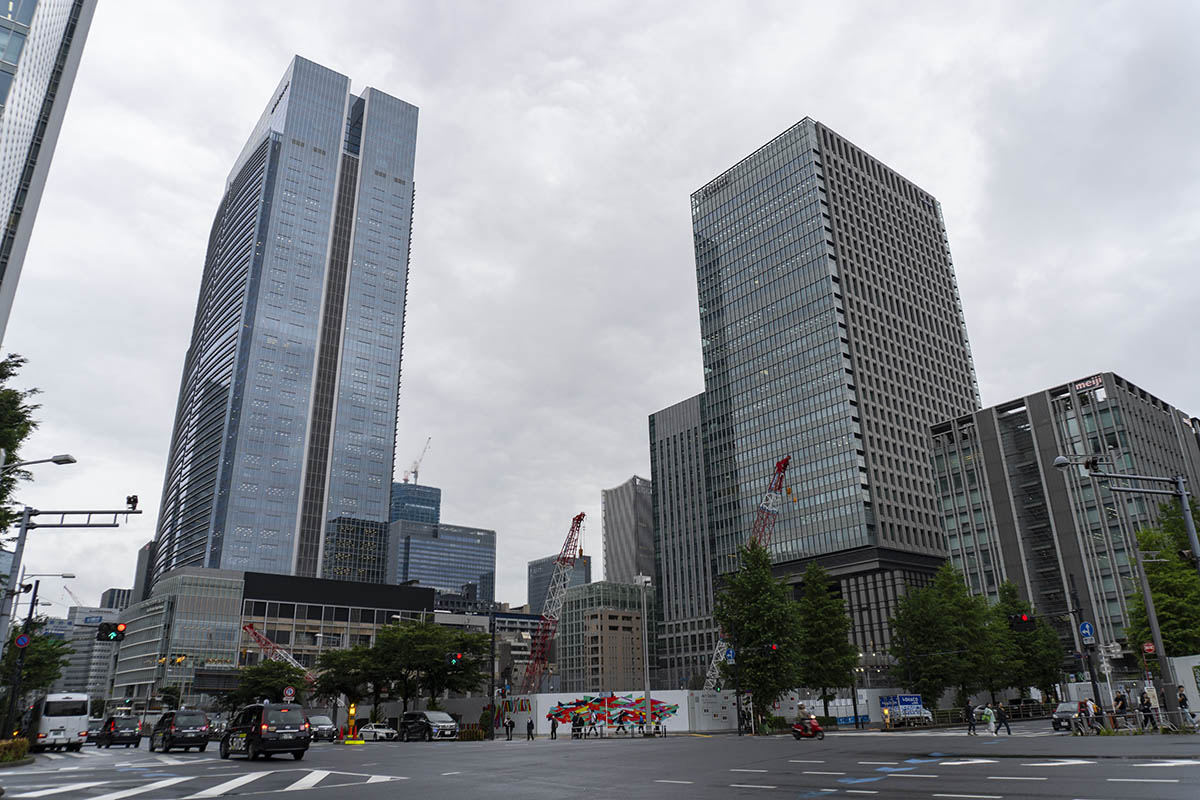 八重洲二丁目中地区再開発エリアおよび周辺。左奥は東京ミッドタウン八重洲(25年6月撮影)