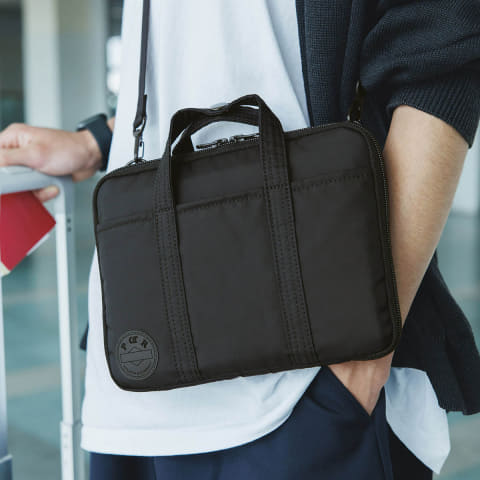 吉田カバン、バッグのような「ほぼ日手帳×POTR」手帳カバー