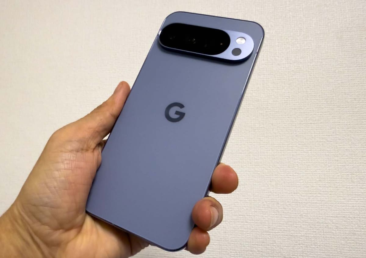 Pixel 10 Pro XLの「Moonstone」。彩度を落とした紫という感じで品のいい発色