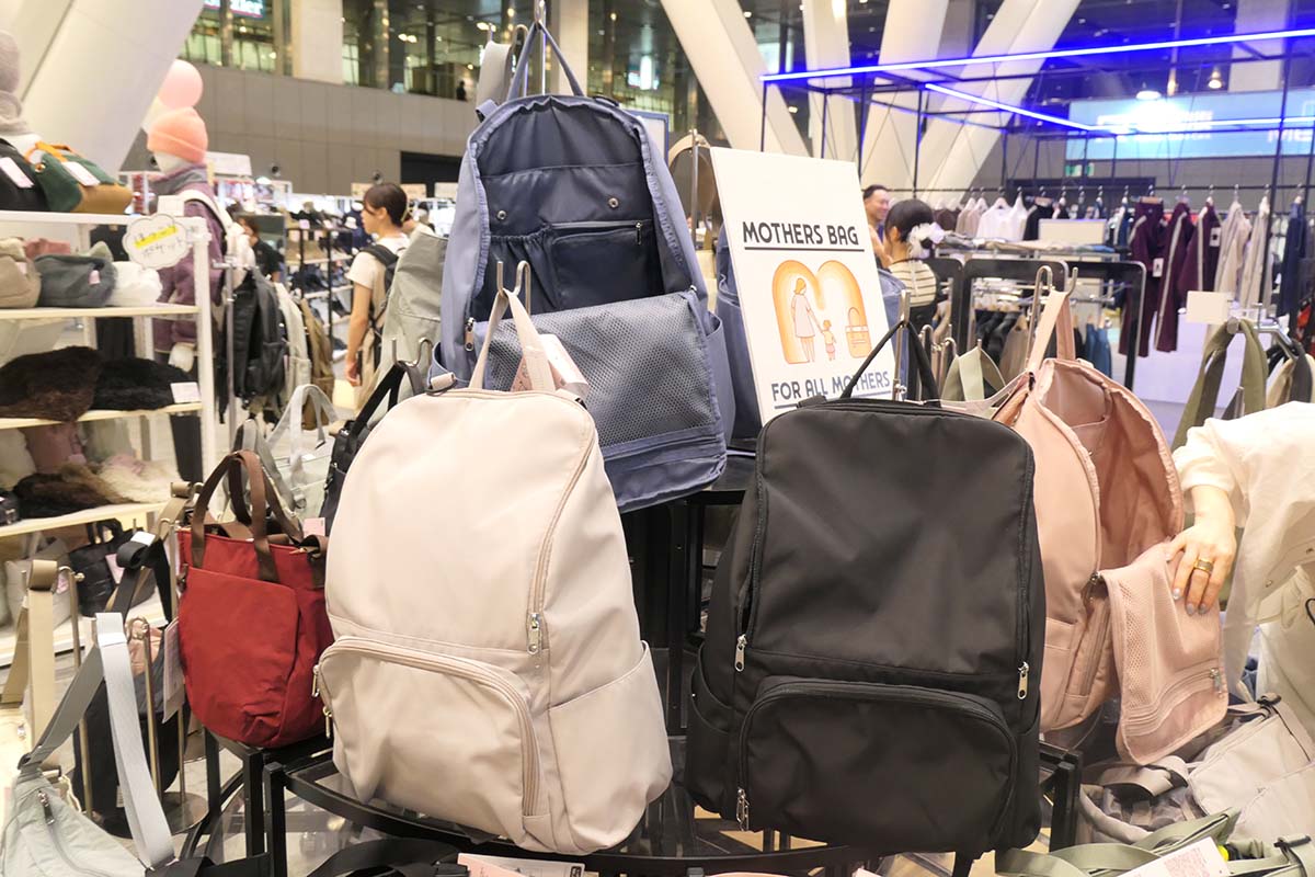 4色展開。容量18Lで価格は3,900円