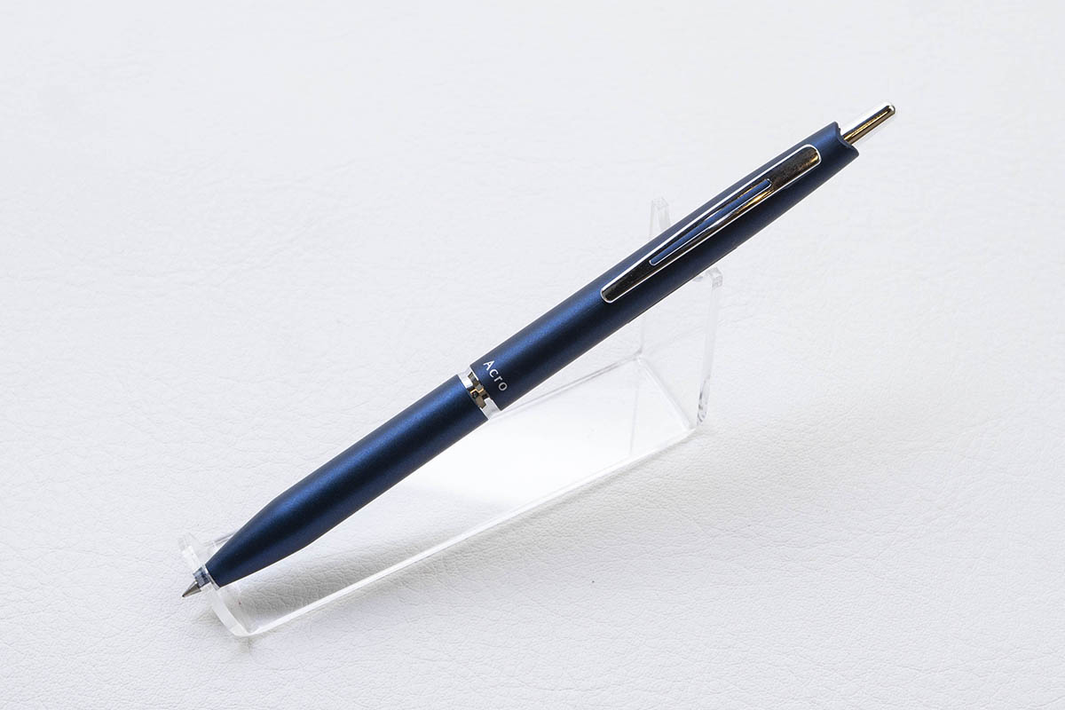 パイロット アクロ1000(1,210円)。ボール径は0.3mm、0.5mm、0.7mmから選べる