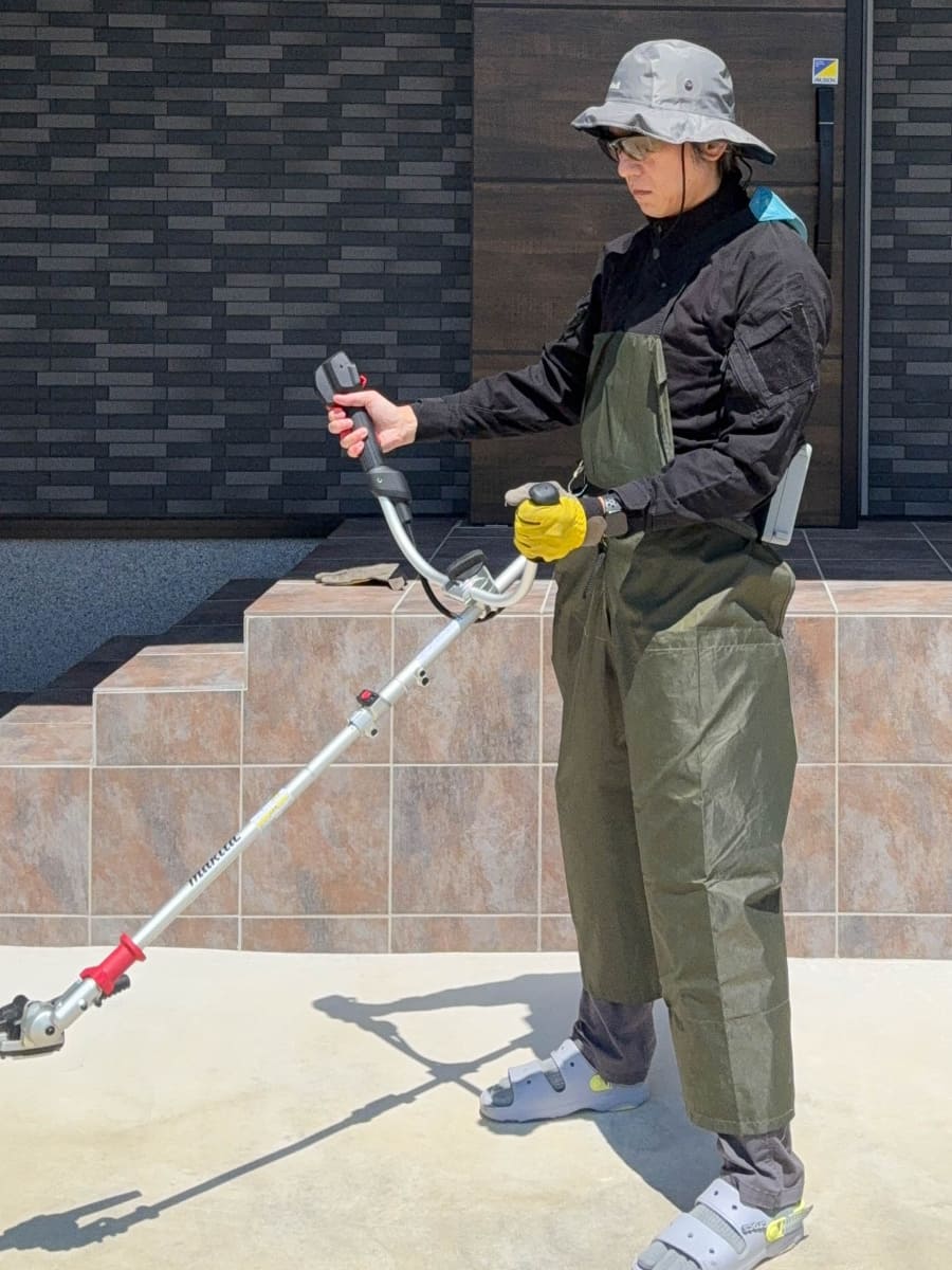 前から。手頃な作業用シャツが黒しかなかったのでやや暑い