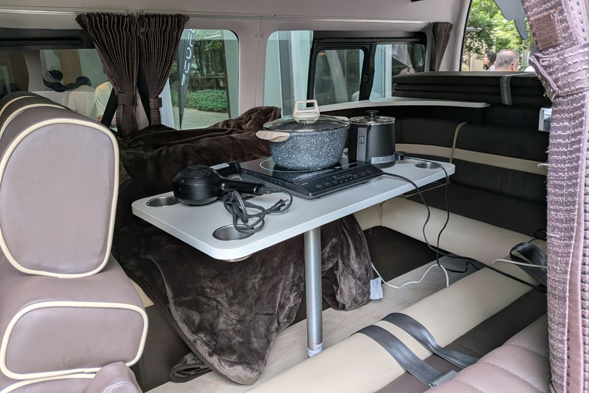 車中泊での活用を想定した展示(DELTA 3 Max Plus)