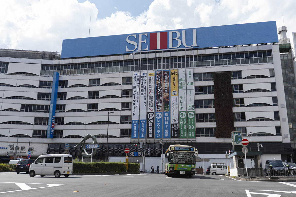 西武池袋本店の建物はすでに「ヨドバシHD池袋ビル」になっている