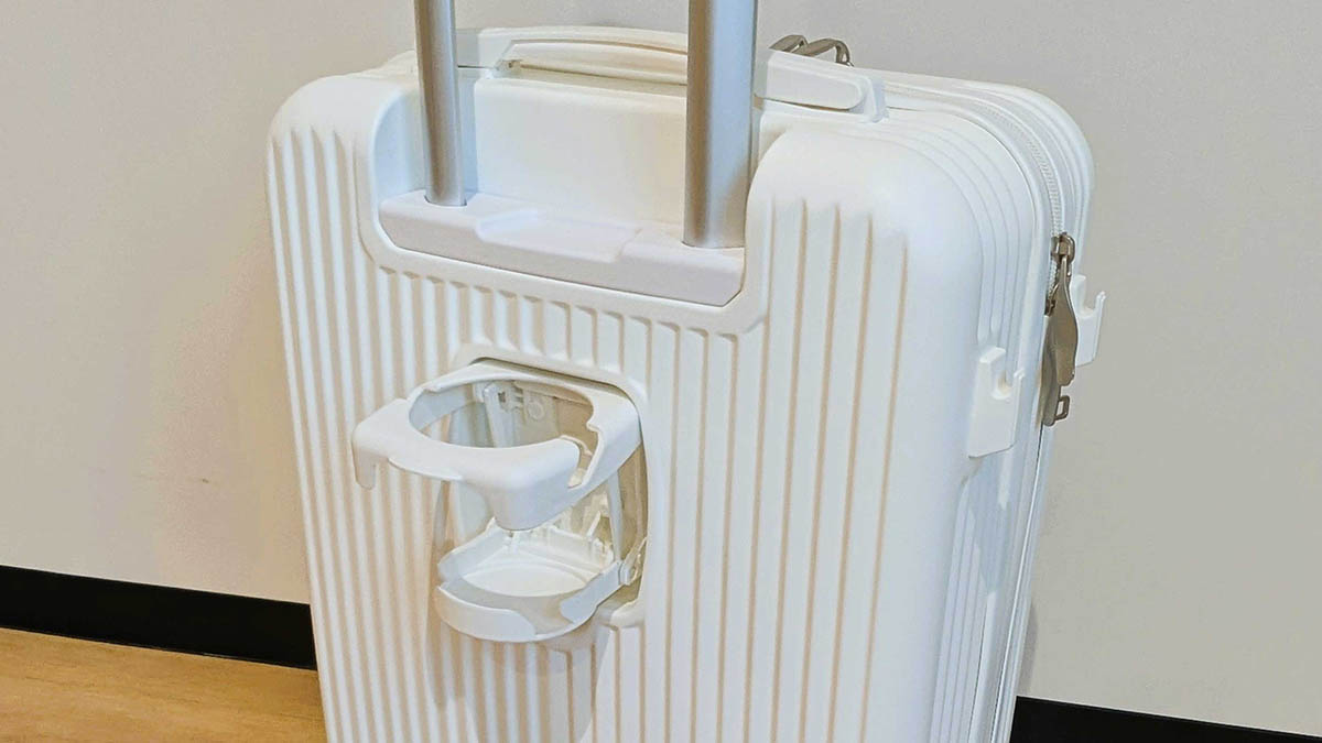 ドリンクホルダーと荷物フック