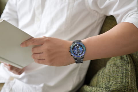 シチズン アテッサ、サファイアガラスで覆った“構造色”限定