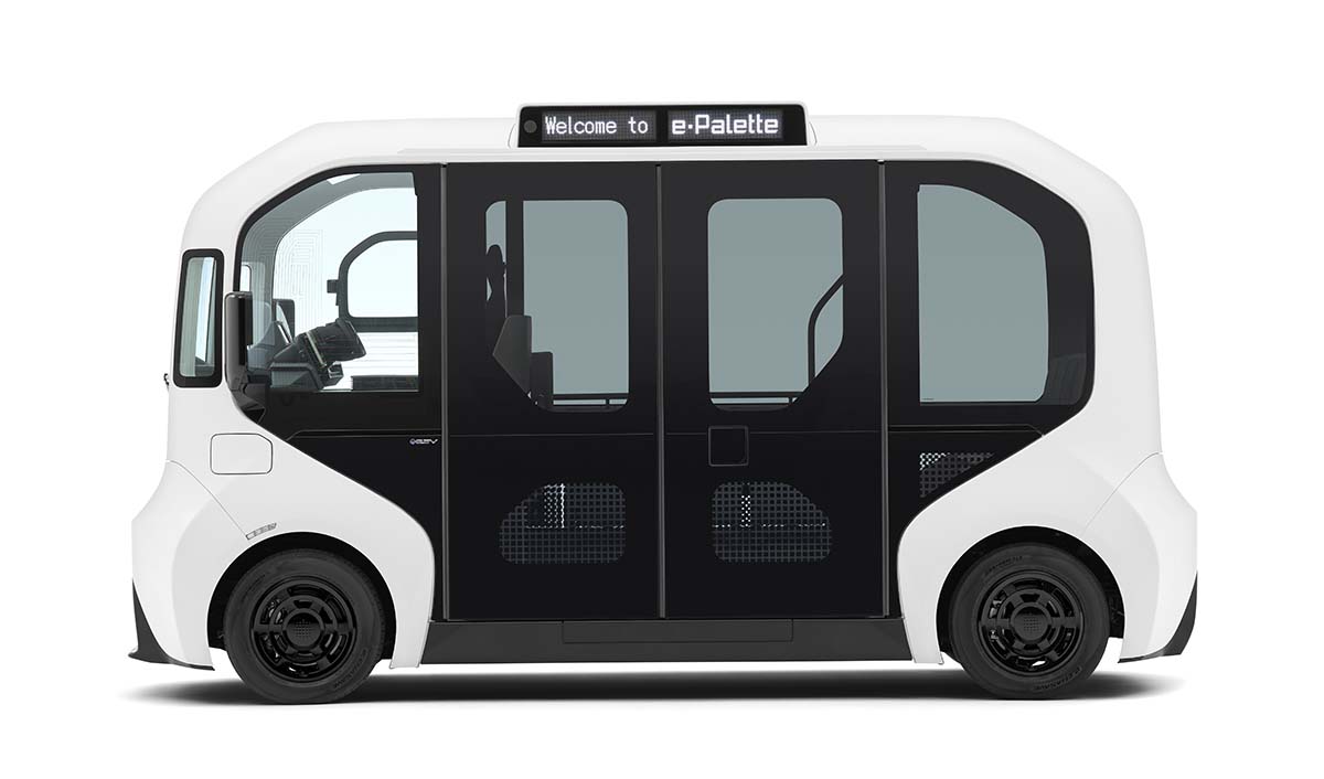 低床、大開口スライドドアを採用