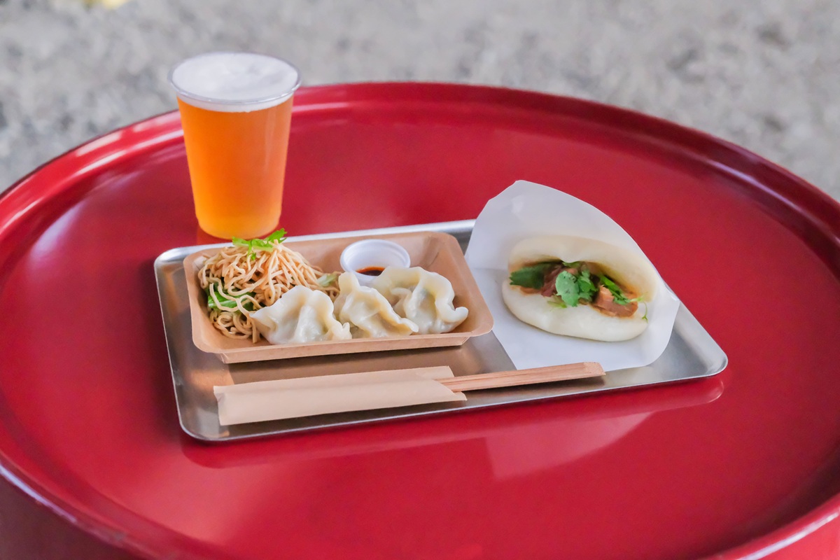 「手作り餃子 吉春」によるコラボレーション店舗