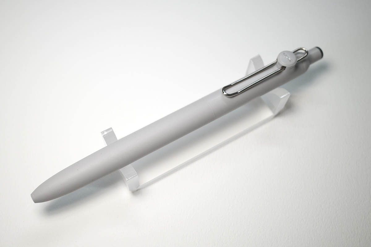 ユニボール ゼント ベーシックモデル(275円)