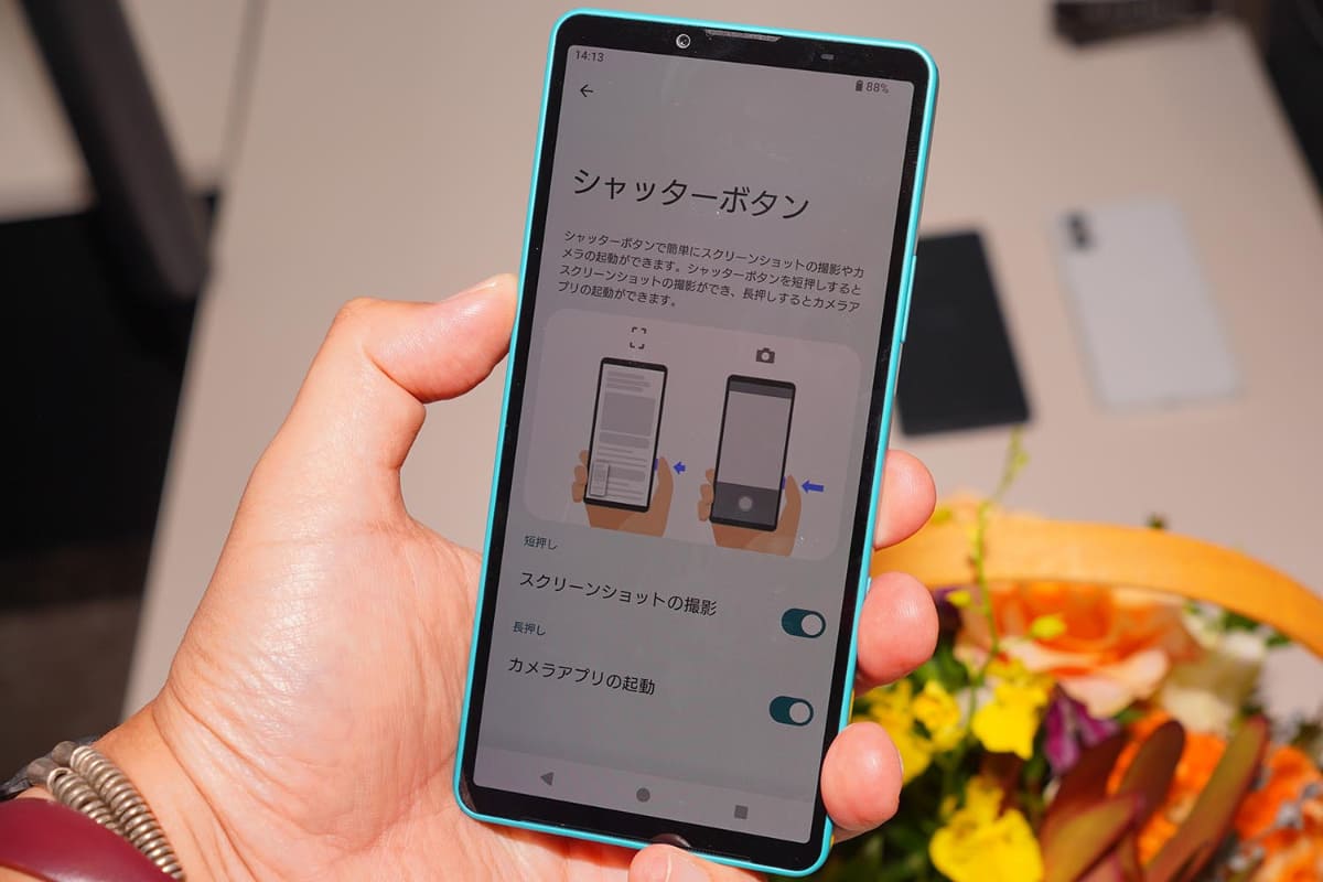 カメラ起動時以外は、短押しでスクリーンショットを撮ることができる