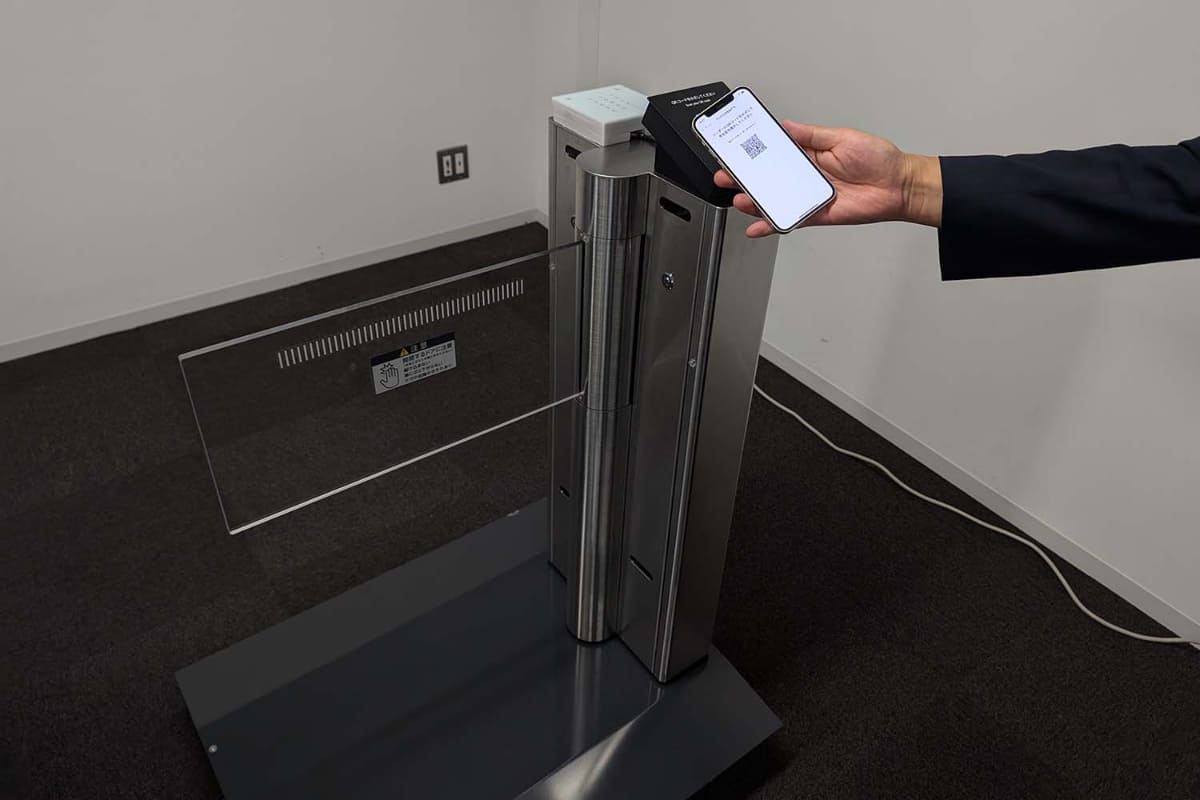 セキュリティゲートの仕組みにも有効。事前にQRコードをかざしてペアリングを行なう