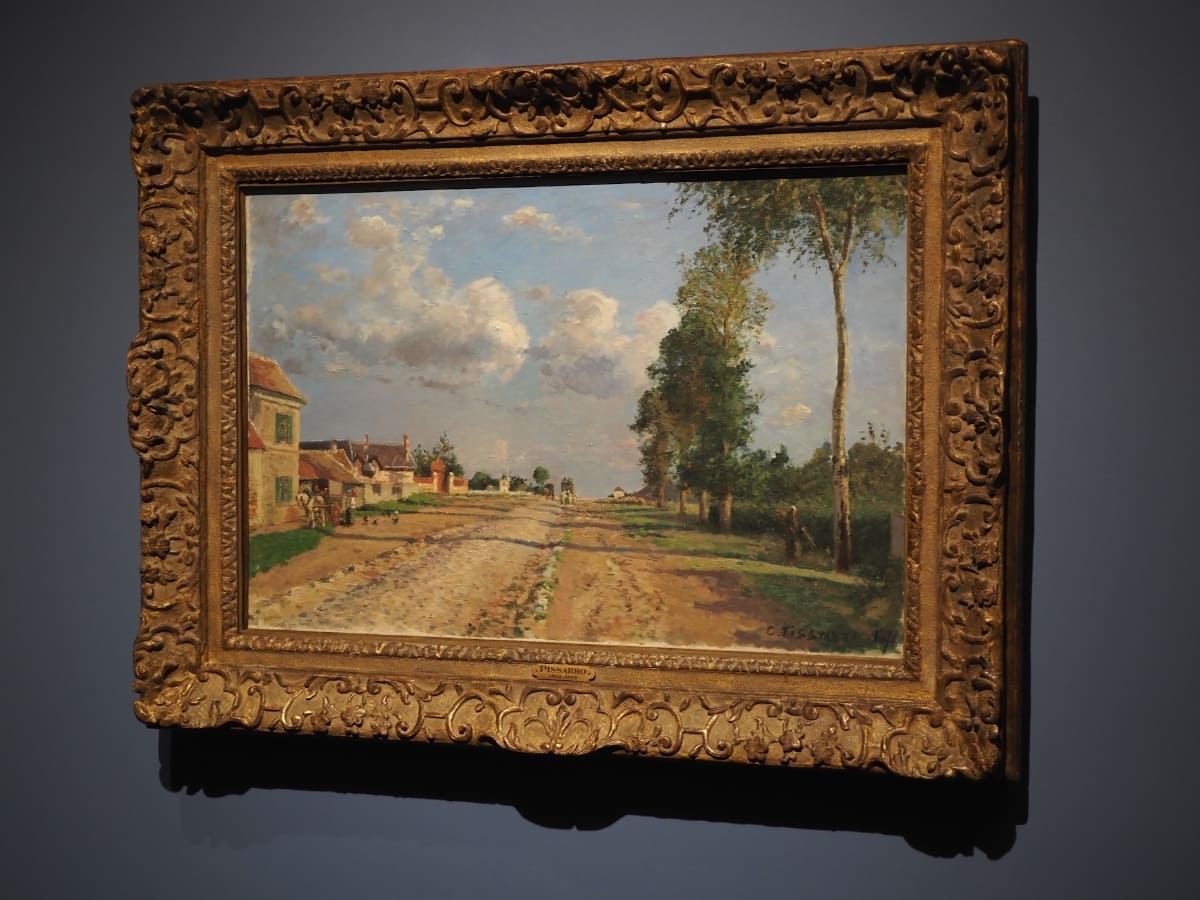 カミーユ・ピサロ《ヴェルサイユ街道、ロカンクール》1871年。ファン・ゴッホ美術館、アムステルダム