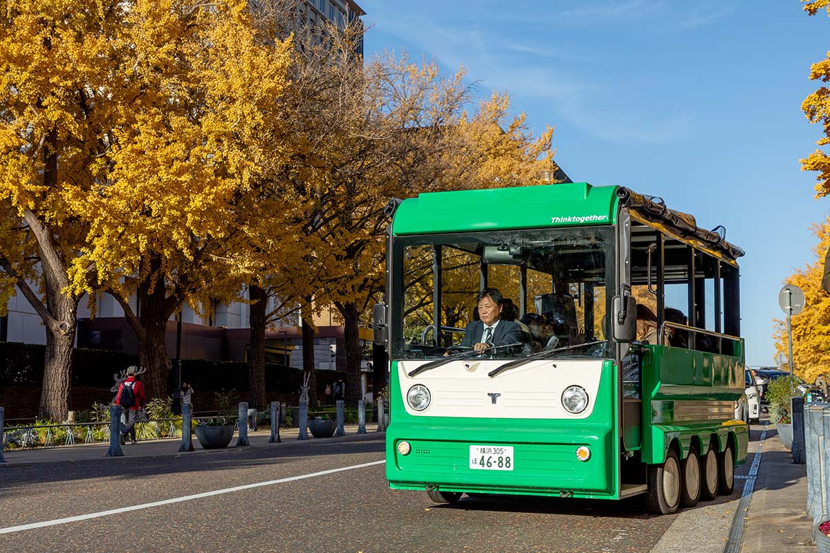 時速20km未満で走る電動自動車「グリーンスローモビリティ(仮称：関内キャタピ)」で関内周辺エリアをめぐる実証実験も開始する
