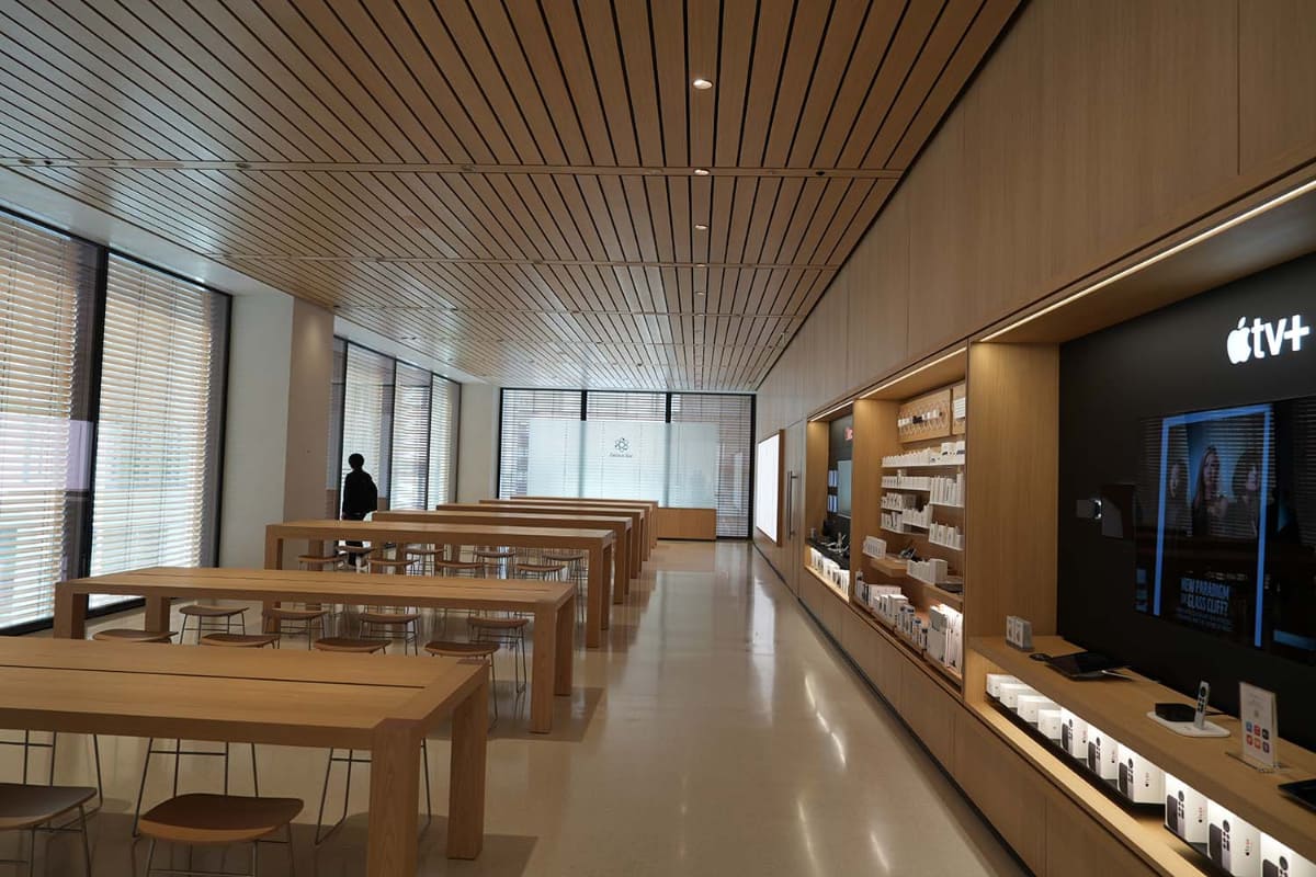 4階はジーニアスバー。製品の修理やサポートなどを行なう