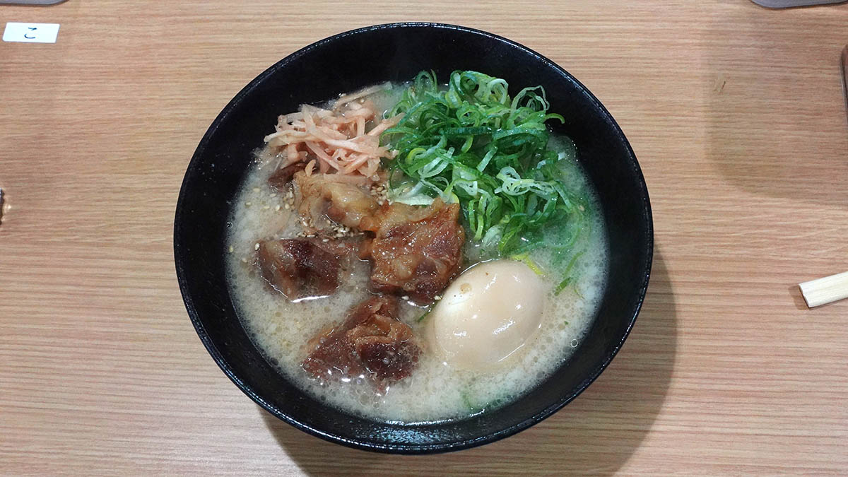 小倉駅ホーム「のぼれ天まで」のラーメン