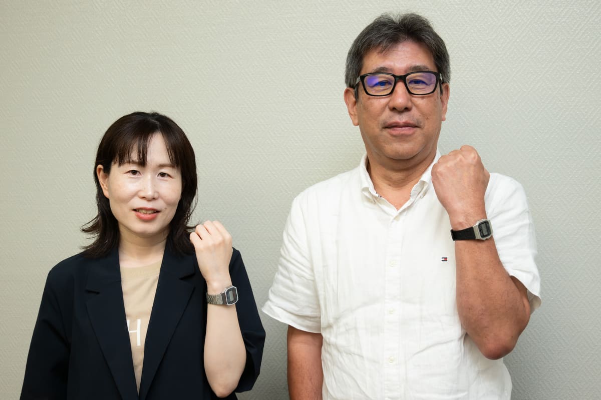 カシオ計算機 時計事業部 商品企画部 第二企画室の市村裕美氏(左)、衣笠裕氏(右)