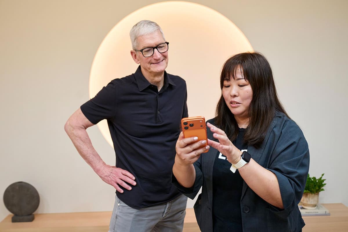 LINE スタンプメーカー開発者と話すクックCEO