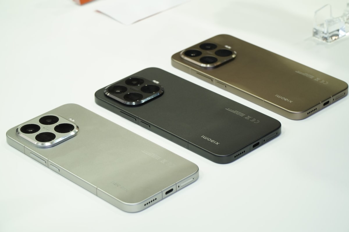 Xiaomi 15T Pro。左からグレー、ブラックモカ、ゴールド