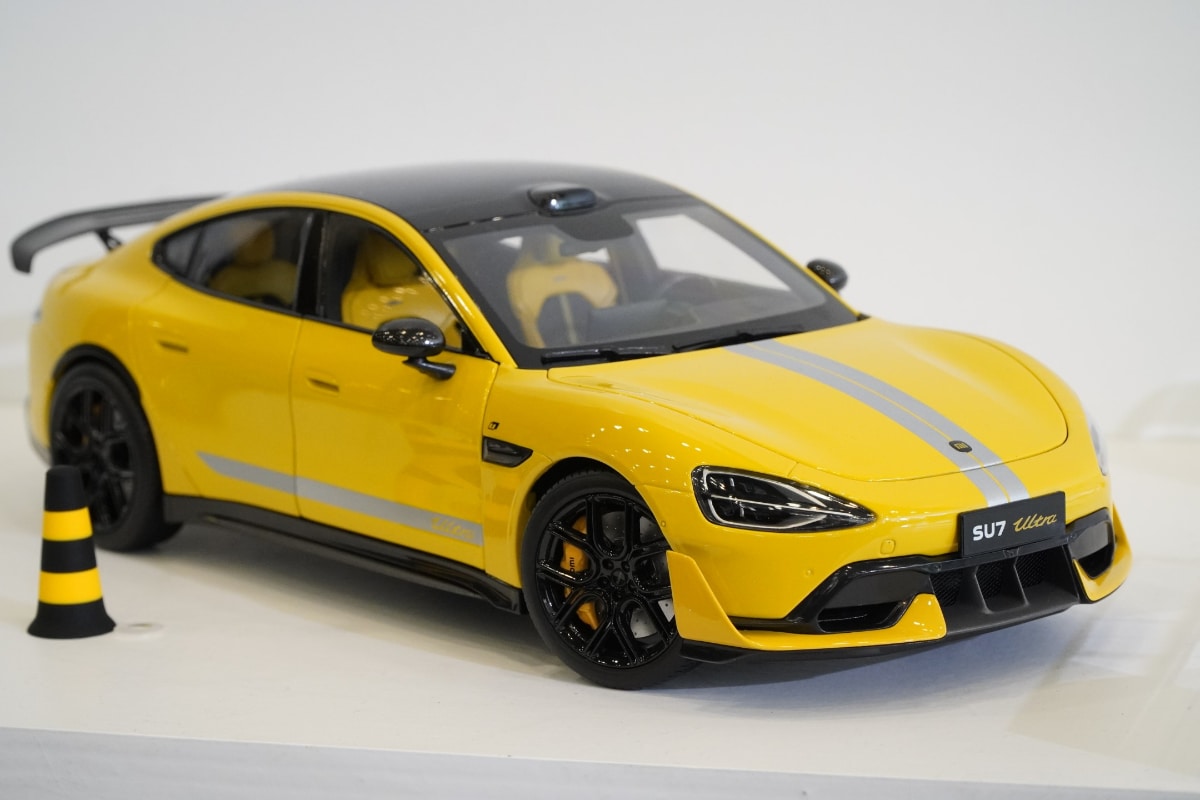 Xiaomi SU7 Ultra 1:18 ダイキャストモデルを16,800円で販売する