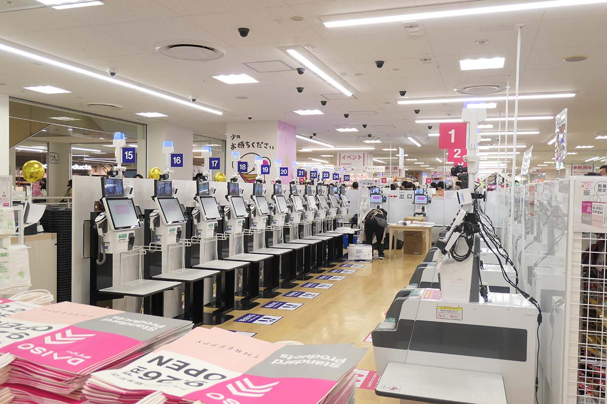 キャッシュレス決済のレジを24台から27台に拡充