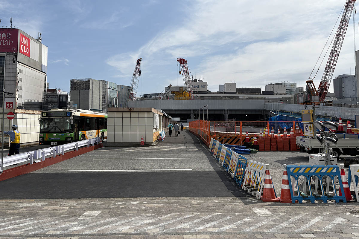 スバルビル跡地前から駅方向を見た風景