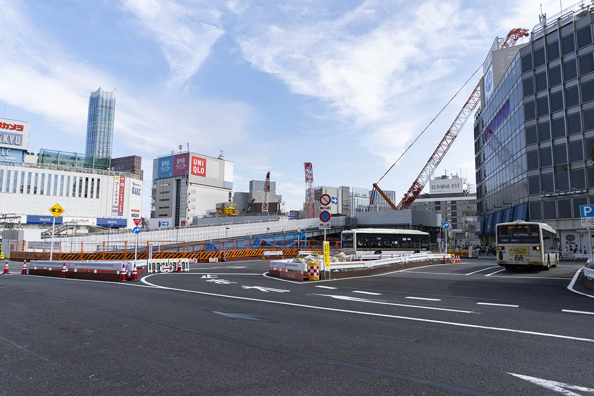 直進できないことを知らずに甲州街道側から入ってきてしまっても、京王百貨店前でUターンが可能