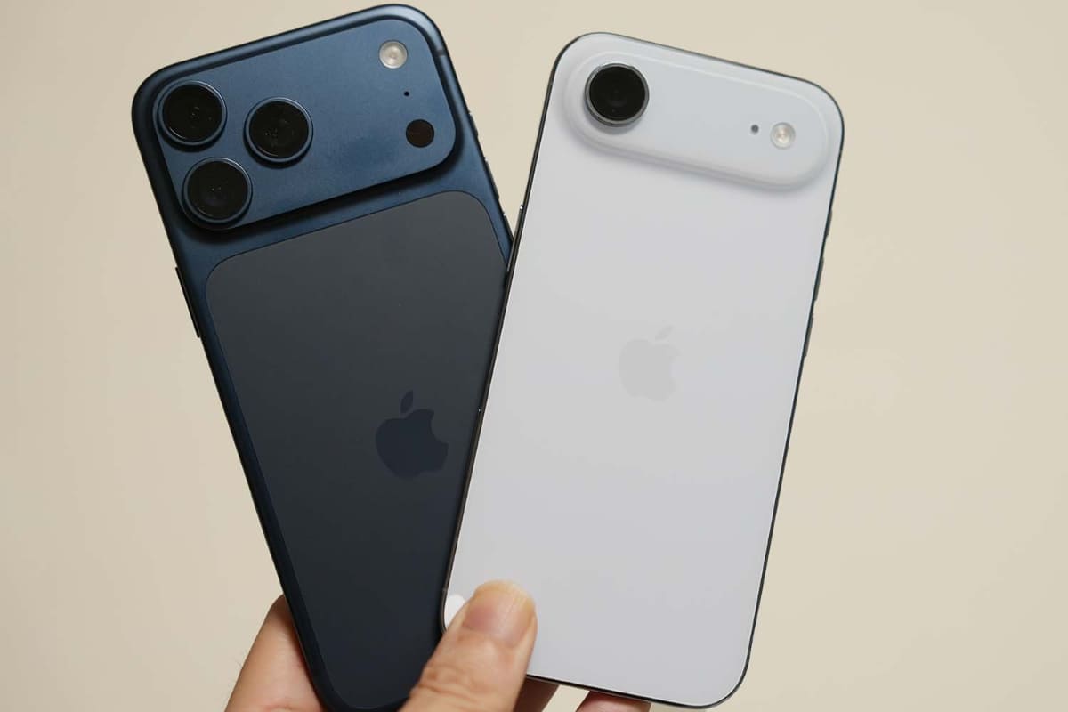 iPhone 17 Pro(左)とiPhone Air(右)