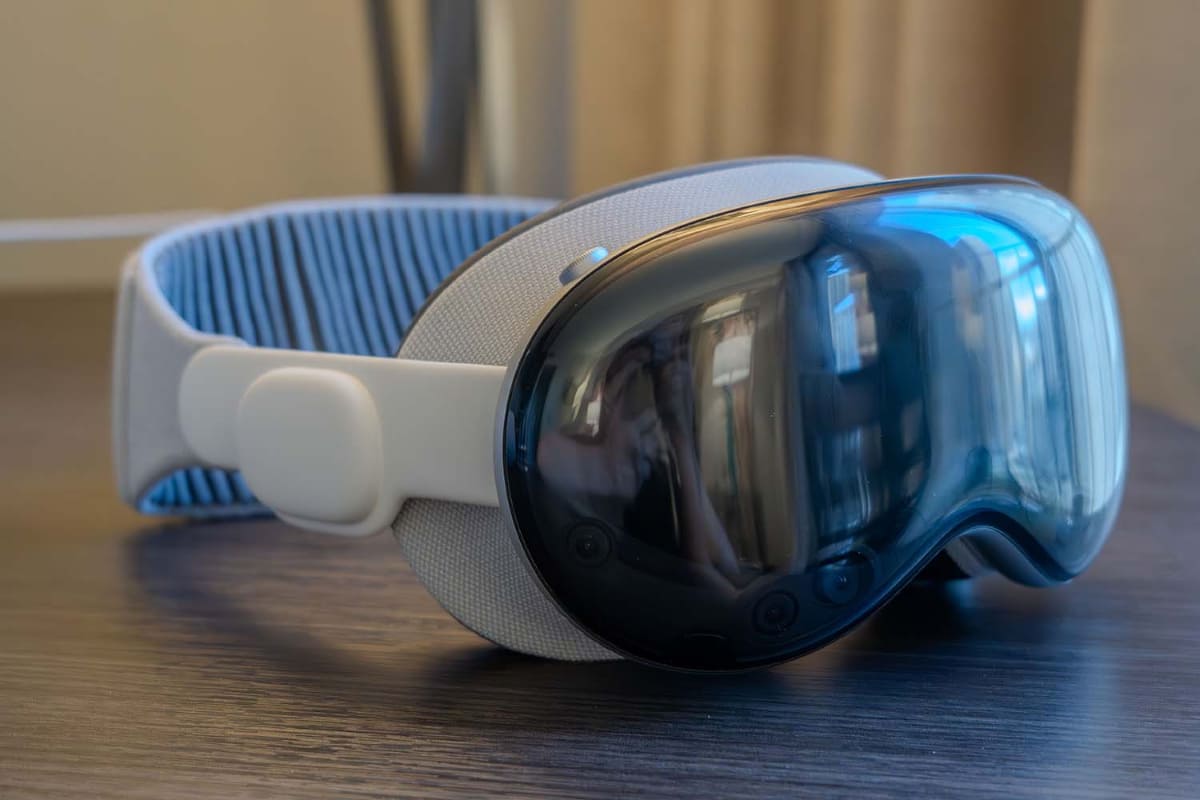 Vision Proは現状もっとも理想に近いAR(MR)機器だが、大柄でコストも高い