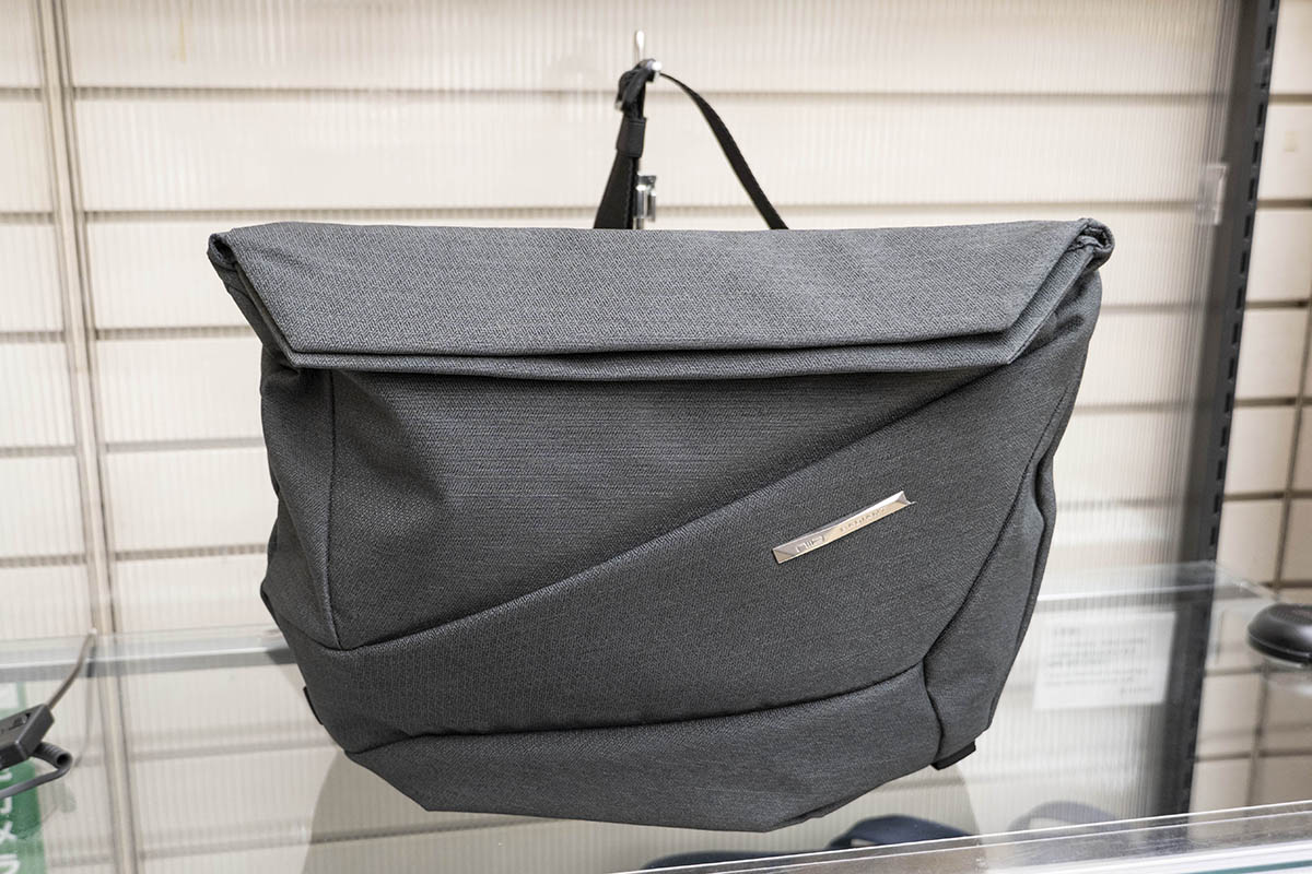 ニード ハイブリッド スリングバッグショルダーバッグ(21,780円)