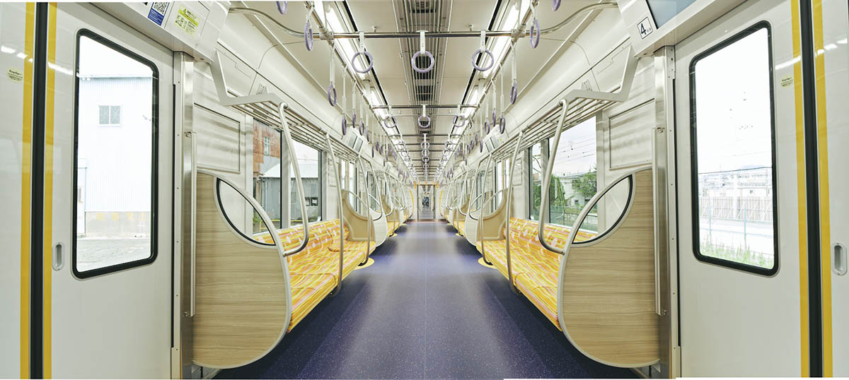 新型車両内観
