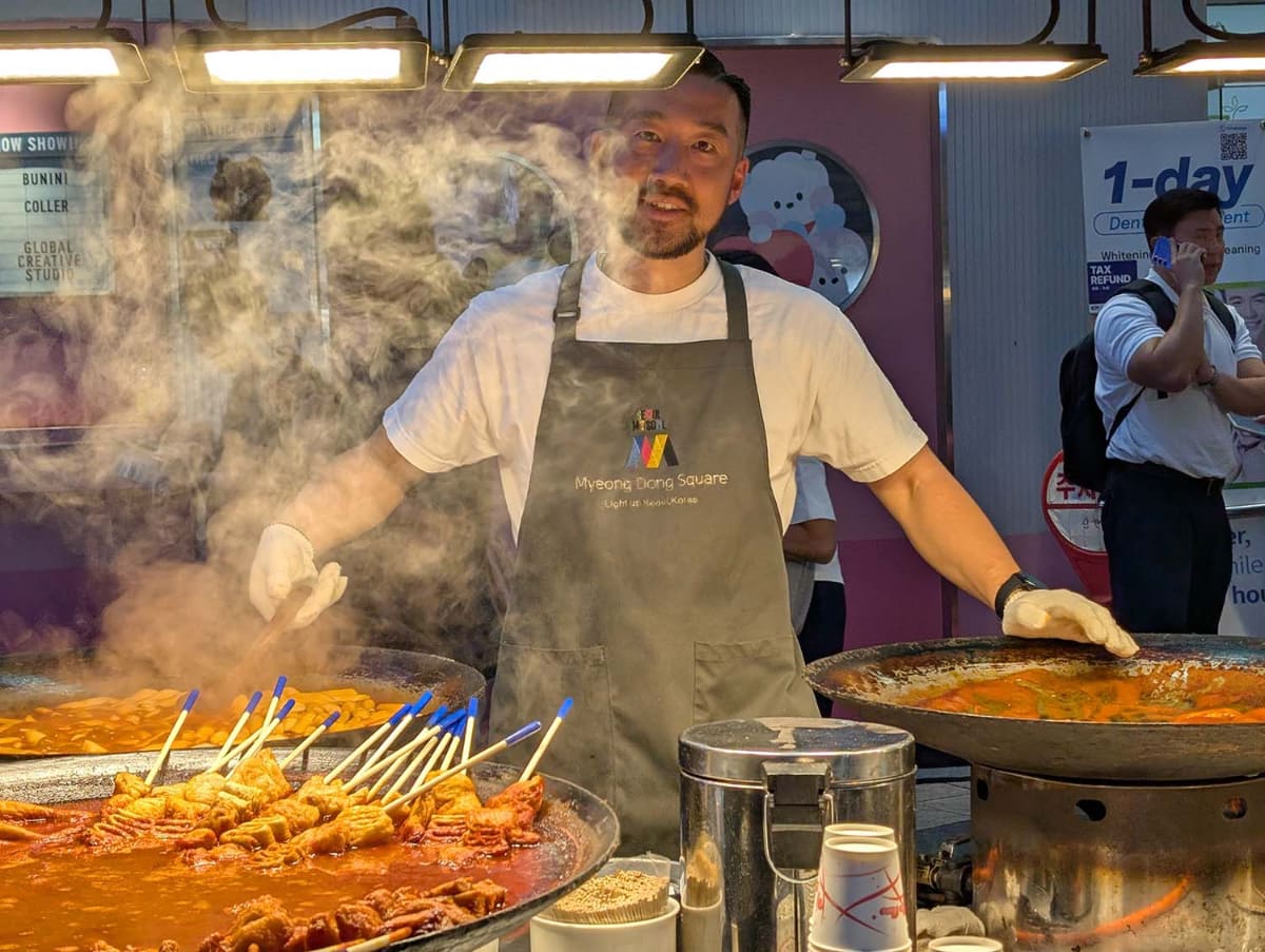 インタビューに答えたパク・チョンス氏