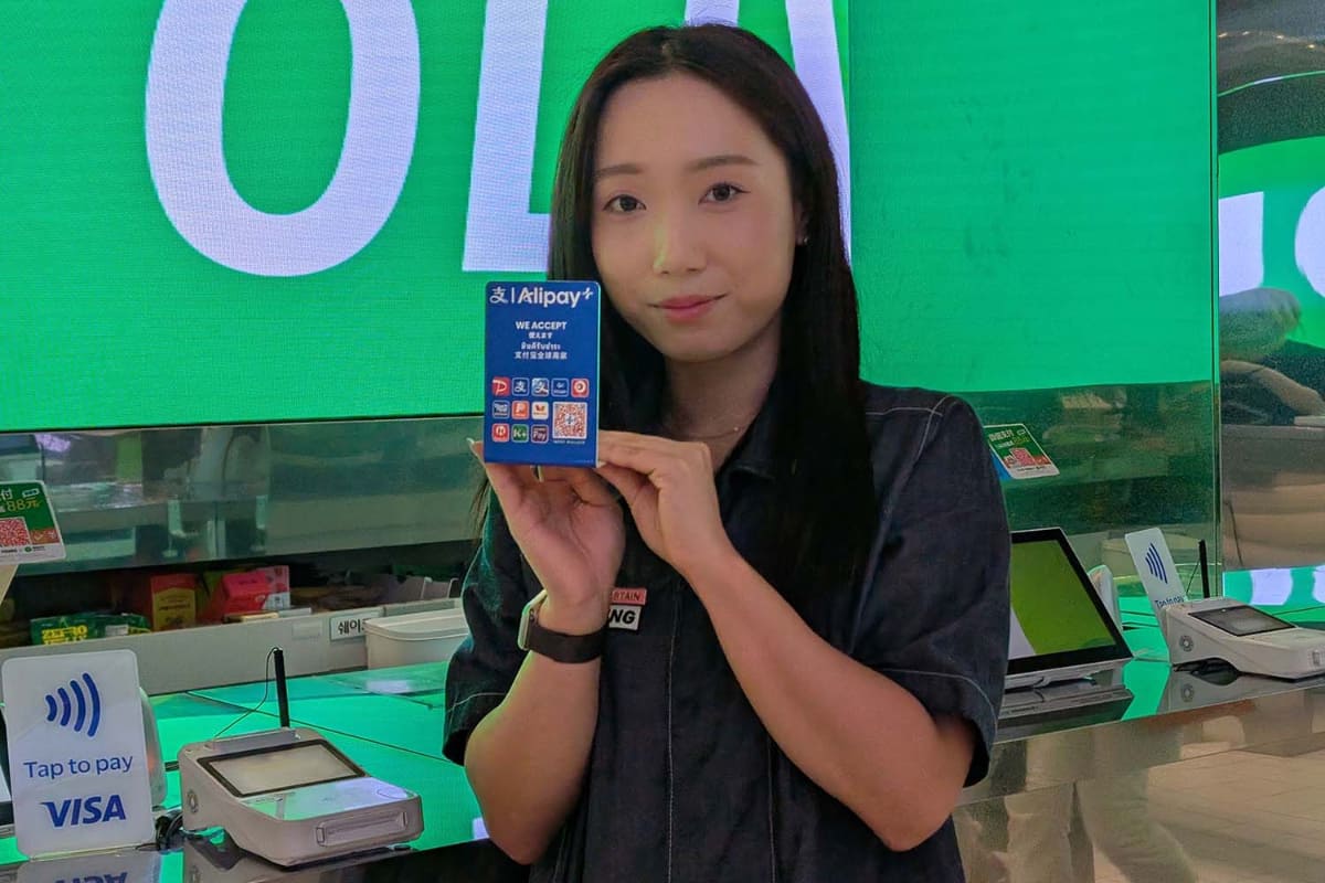 インタビューに応じてもらったOLIVE YOUNG店員のリ・ジョンハ氏